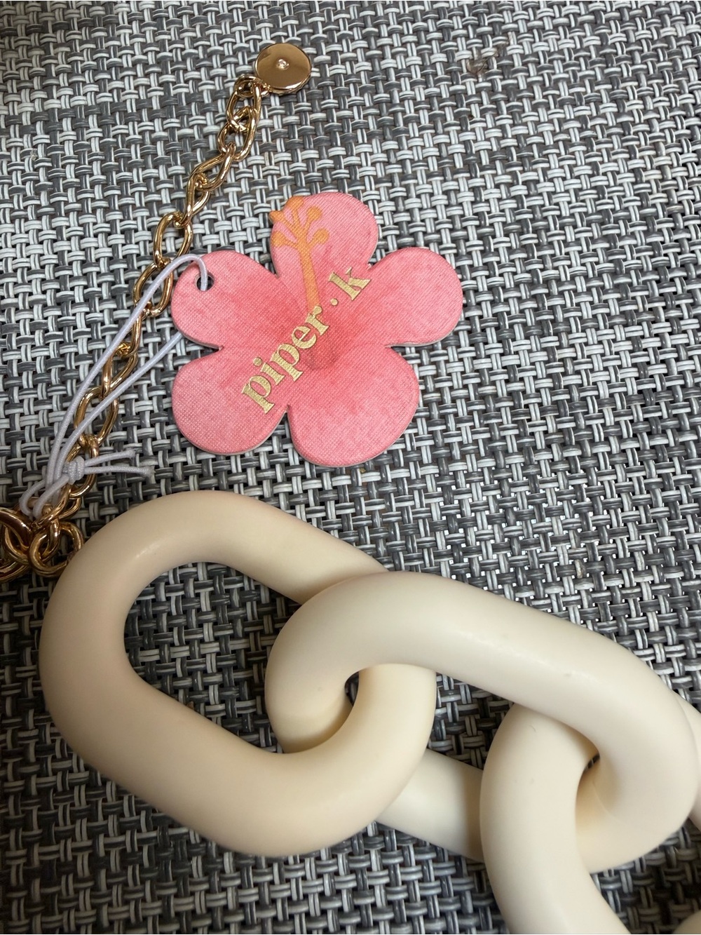 Piper K Matte Cream Link Statement Necklace - Women Jewelry Resin Acrylic 20in - Picture 4 of 6